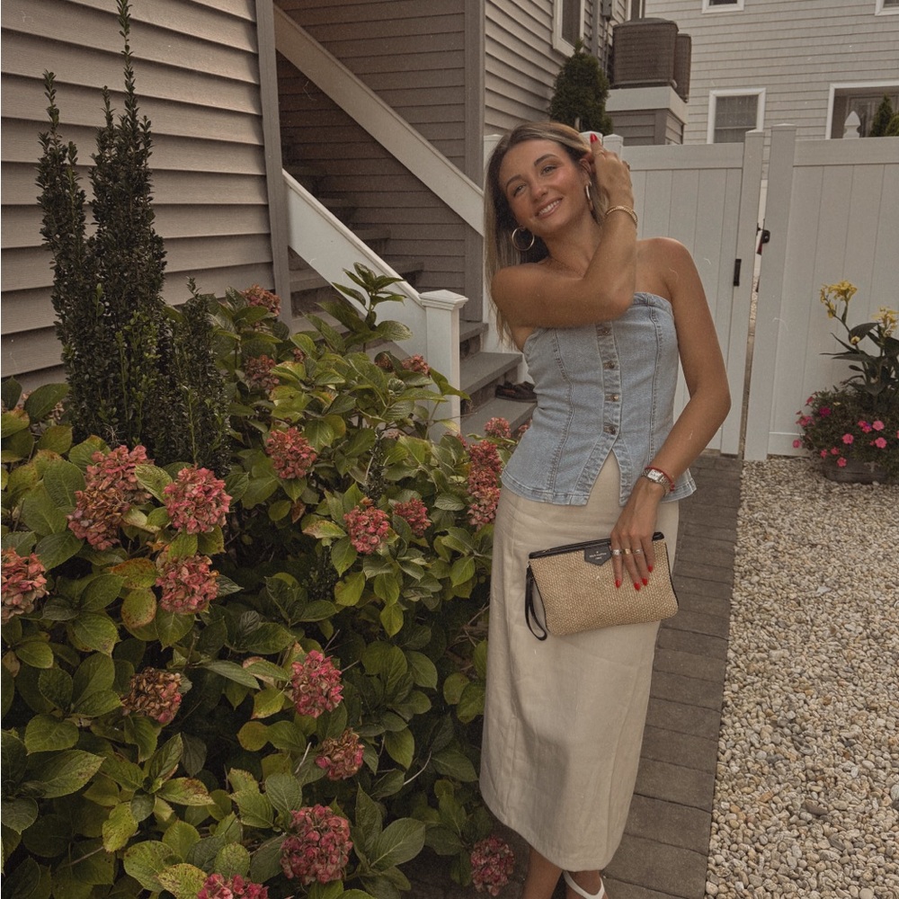 Meet your Posher, Ava